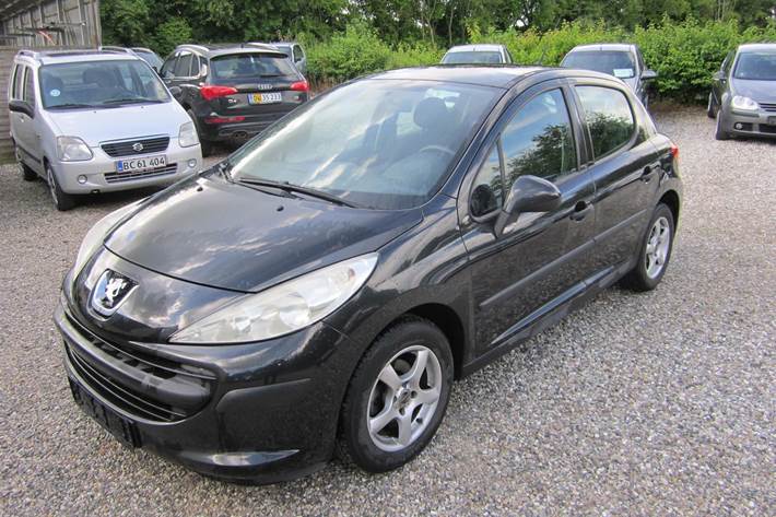 Sort Peugeot 207 fra 2007 set udefra