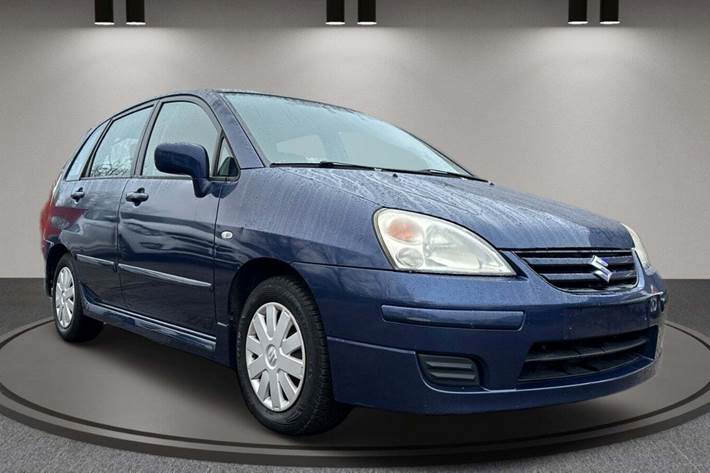 Blå Suzuki Liana fra 2005 set udefra