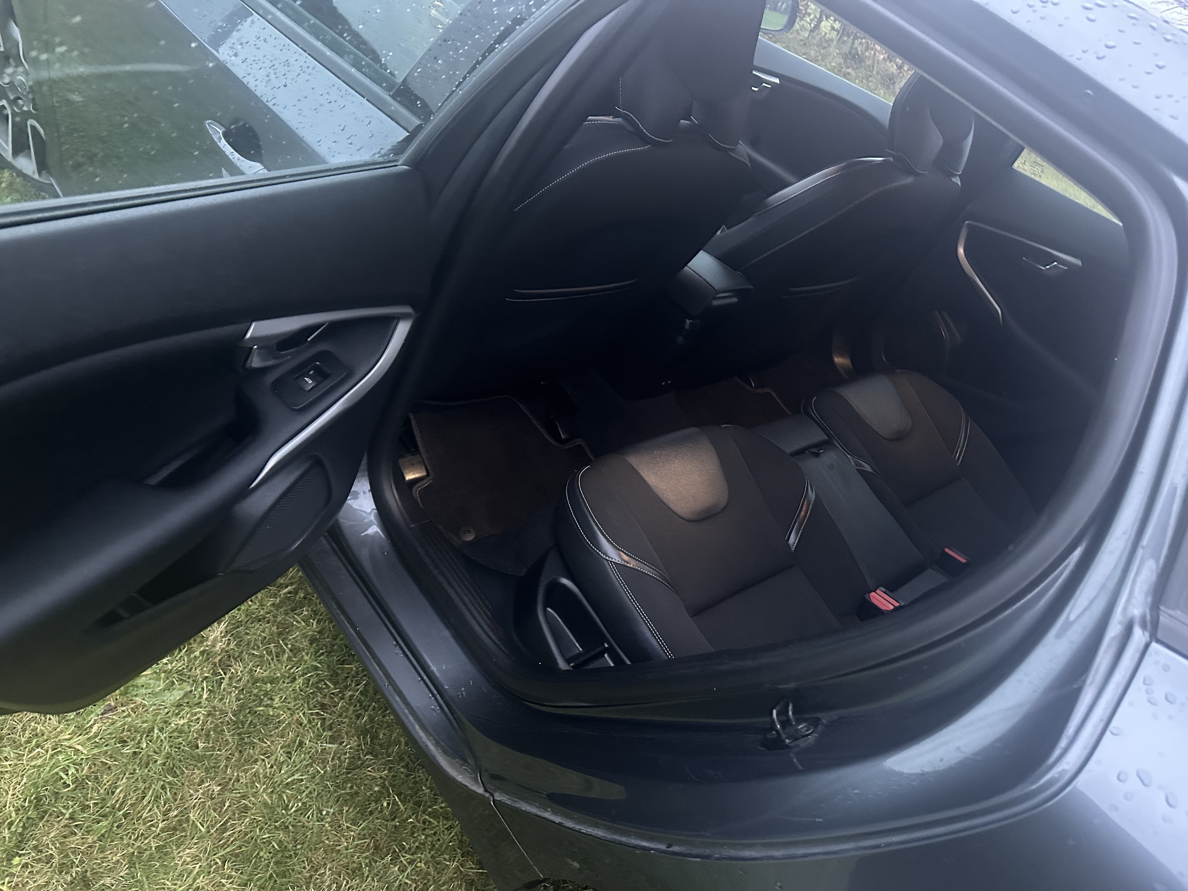 Grå Volvo V40 fra 2013