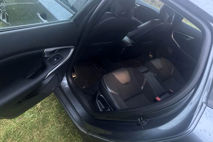 Grå Volvo V40 fra 2013