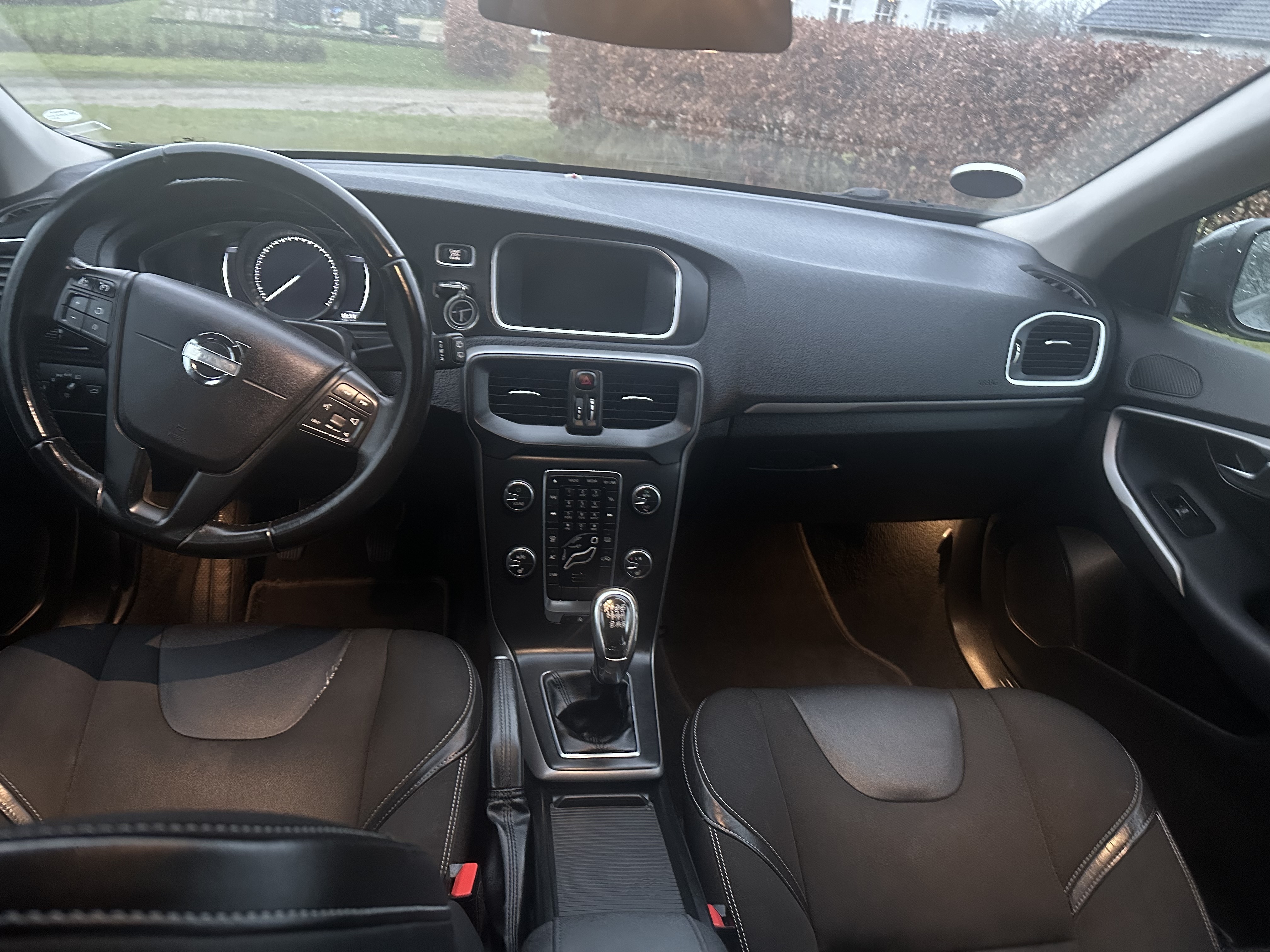 Grå Volvo V40 fra 2013