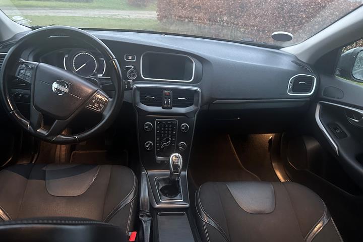 Grå Volvo V40 fra 2013