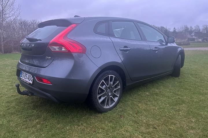 Grå Volvo V40 fra 2013