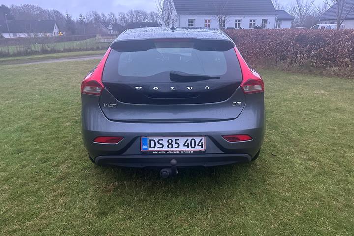 Grå Volvo V40 fra 2013