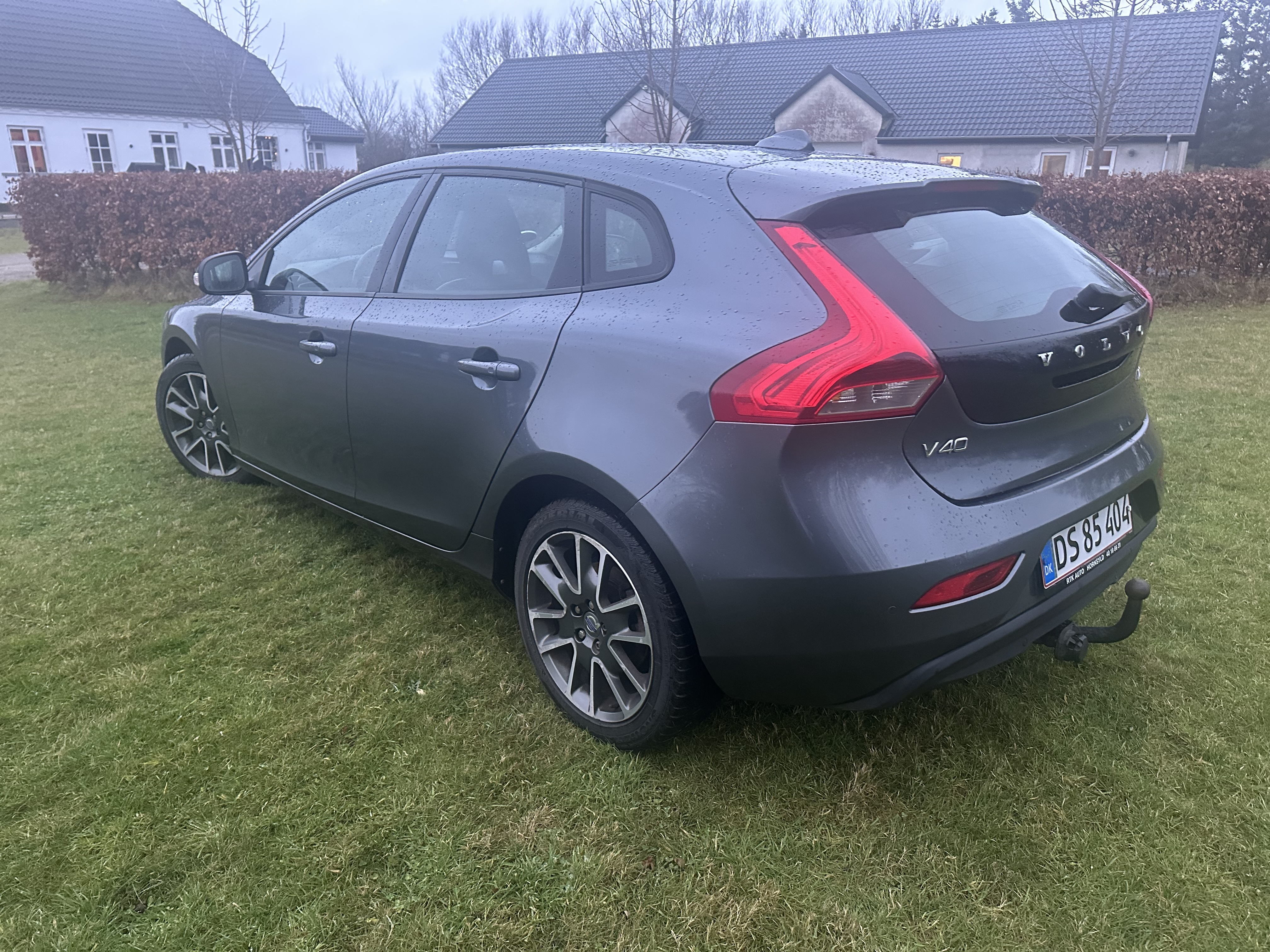 Grå Volvo V40 fra 2013
