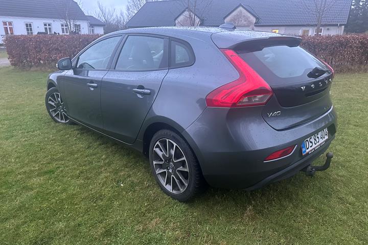 Grå Volvo V40 fra 2013