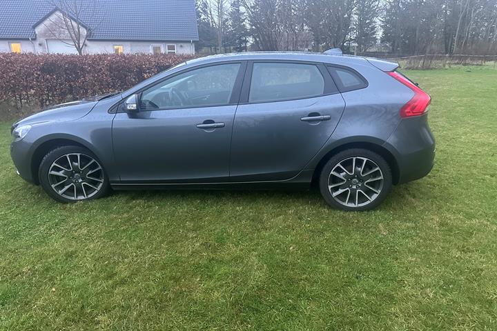 Grå Volvo V40 fra 2013