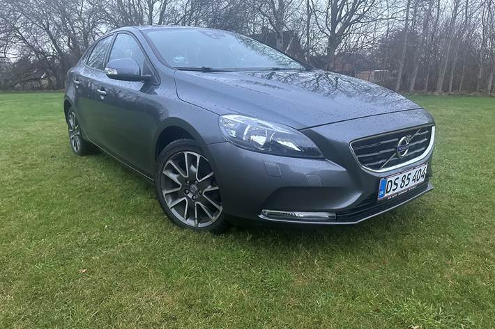 Grå Volvo V40 fra 2013