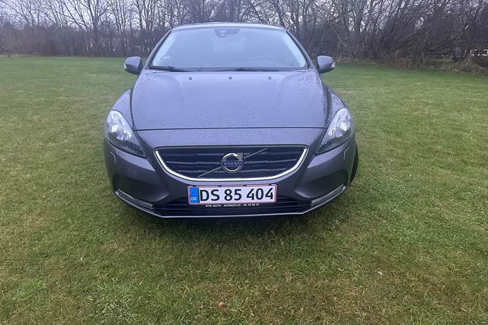 Grå Volvo V40 fra 2013