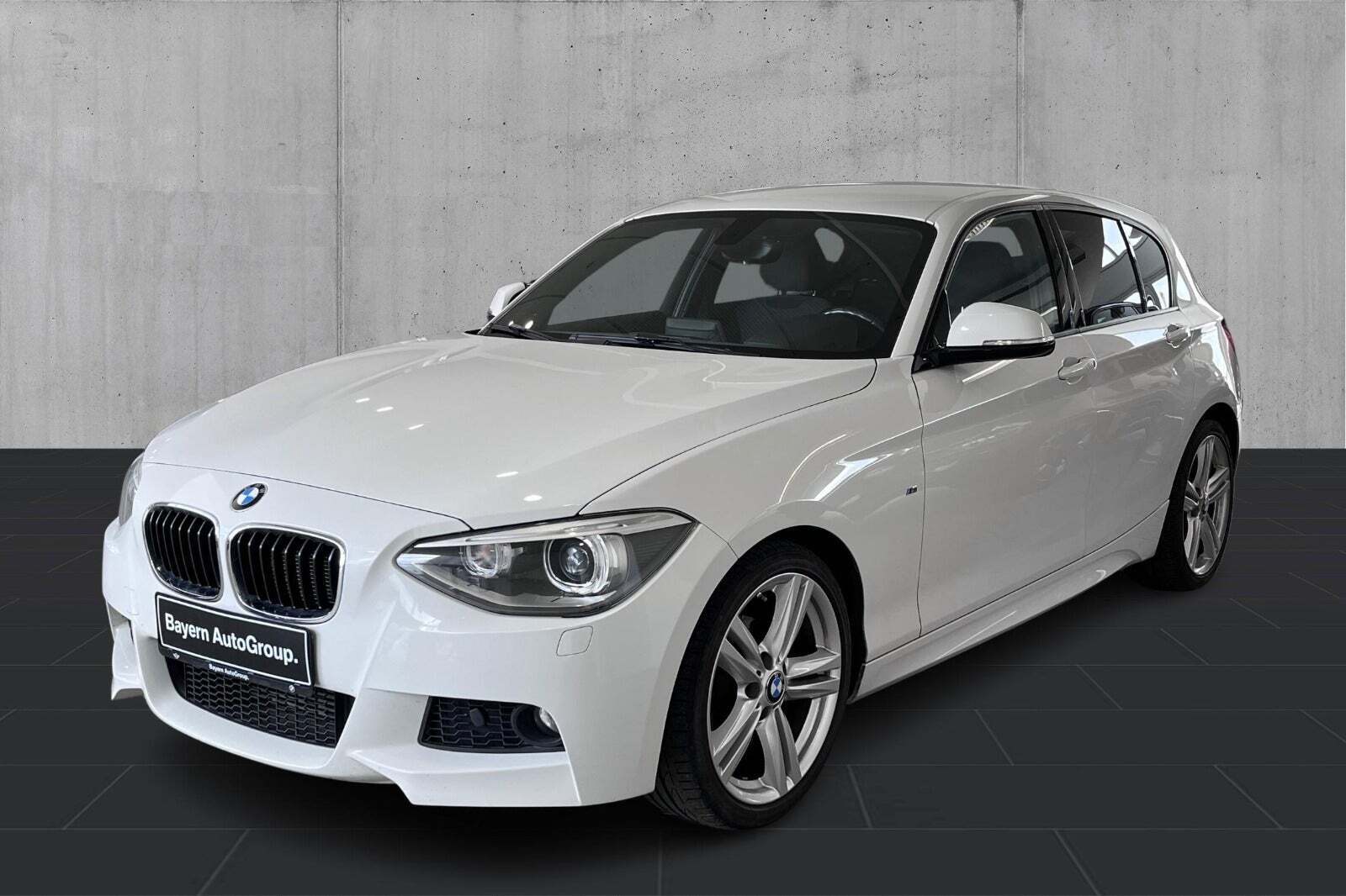 Hvid BMW 116i fra 2014 set udefra