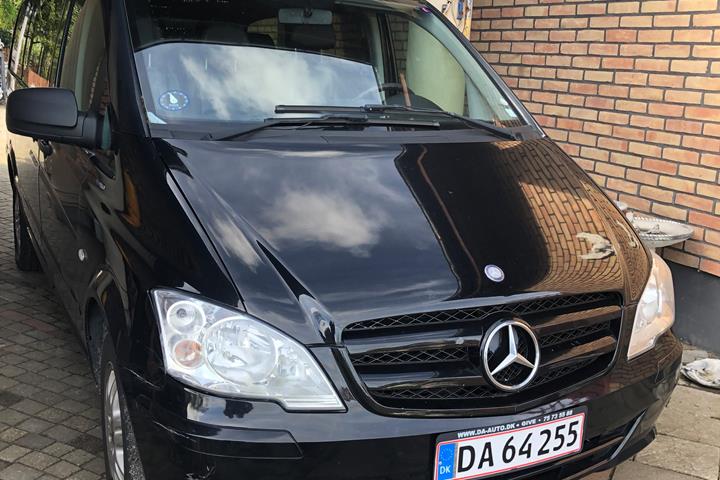 Sort Mercedes 1113 fra 2014
