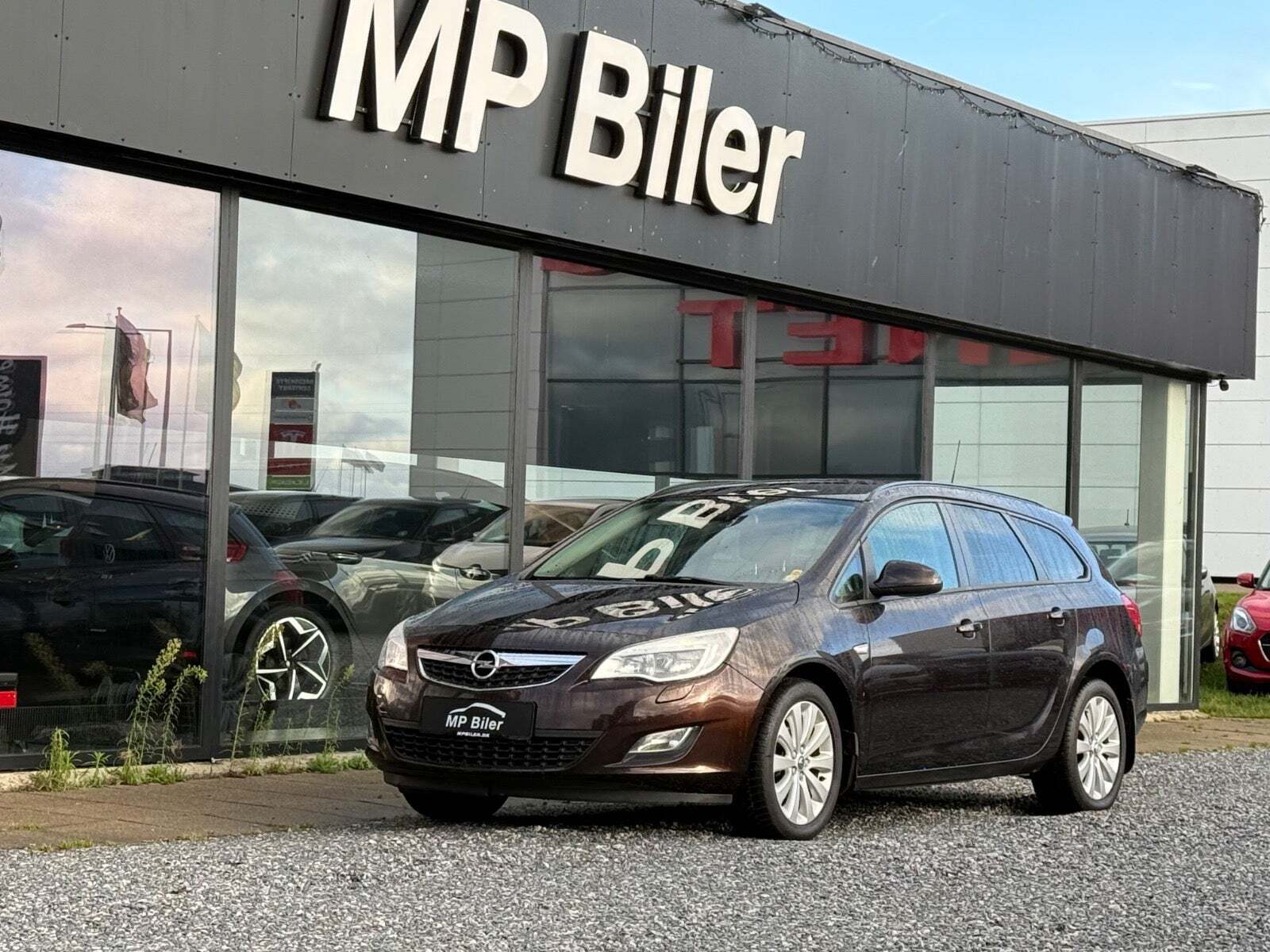 Brun Opel Astra fra 2012