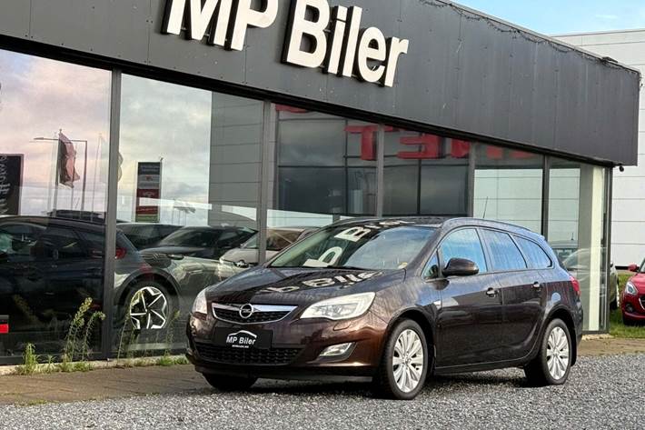 Brun Opel Astra fra 2012
