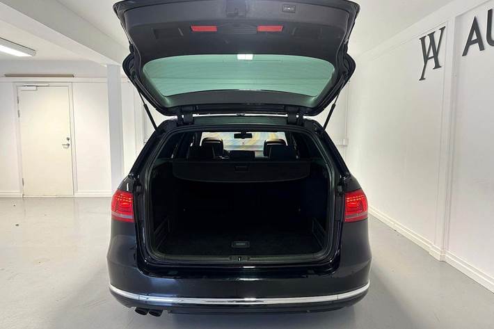 Sort VW Passat fra 2013