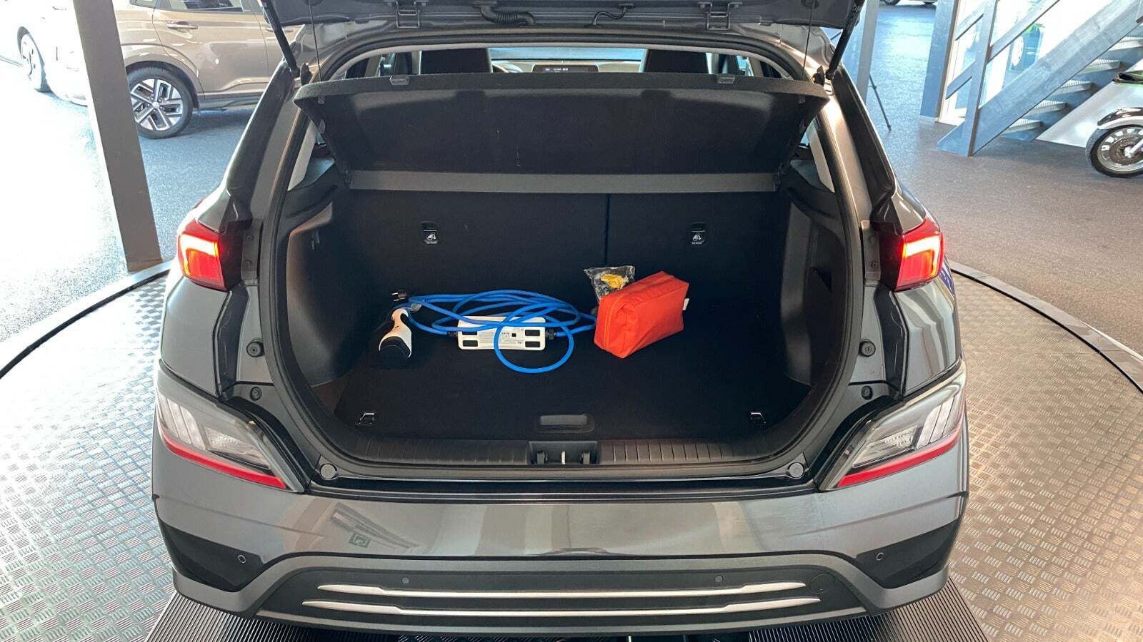 Grå Hyundai Kona fra 2021