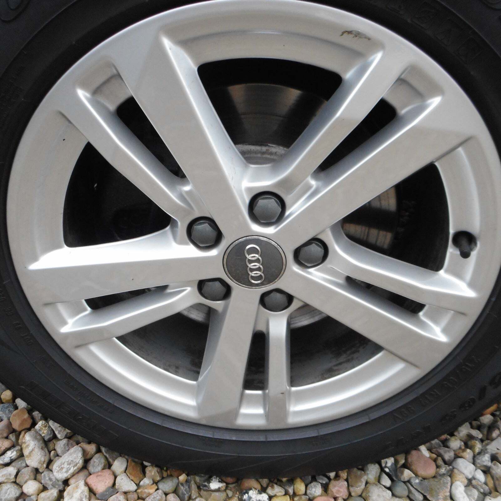 Sølv Audi Q3 fra 2019