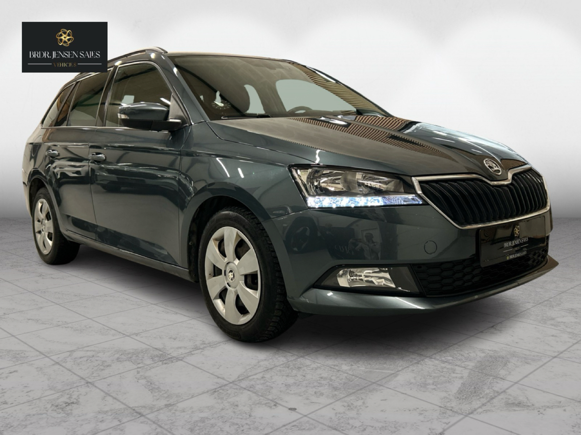 Sort Skoda Fabia fra 2021 set udefra