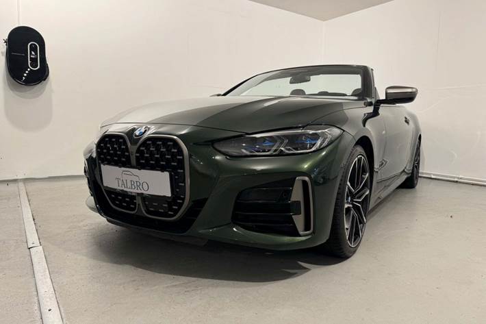 Grøn BMW M440i fra 2021 set udefra