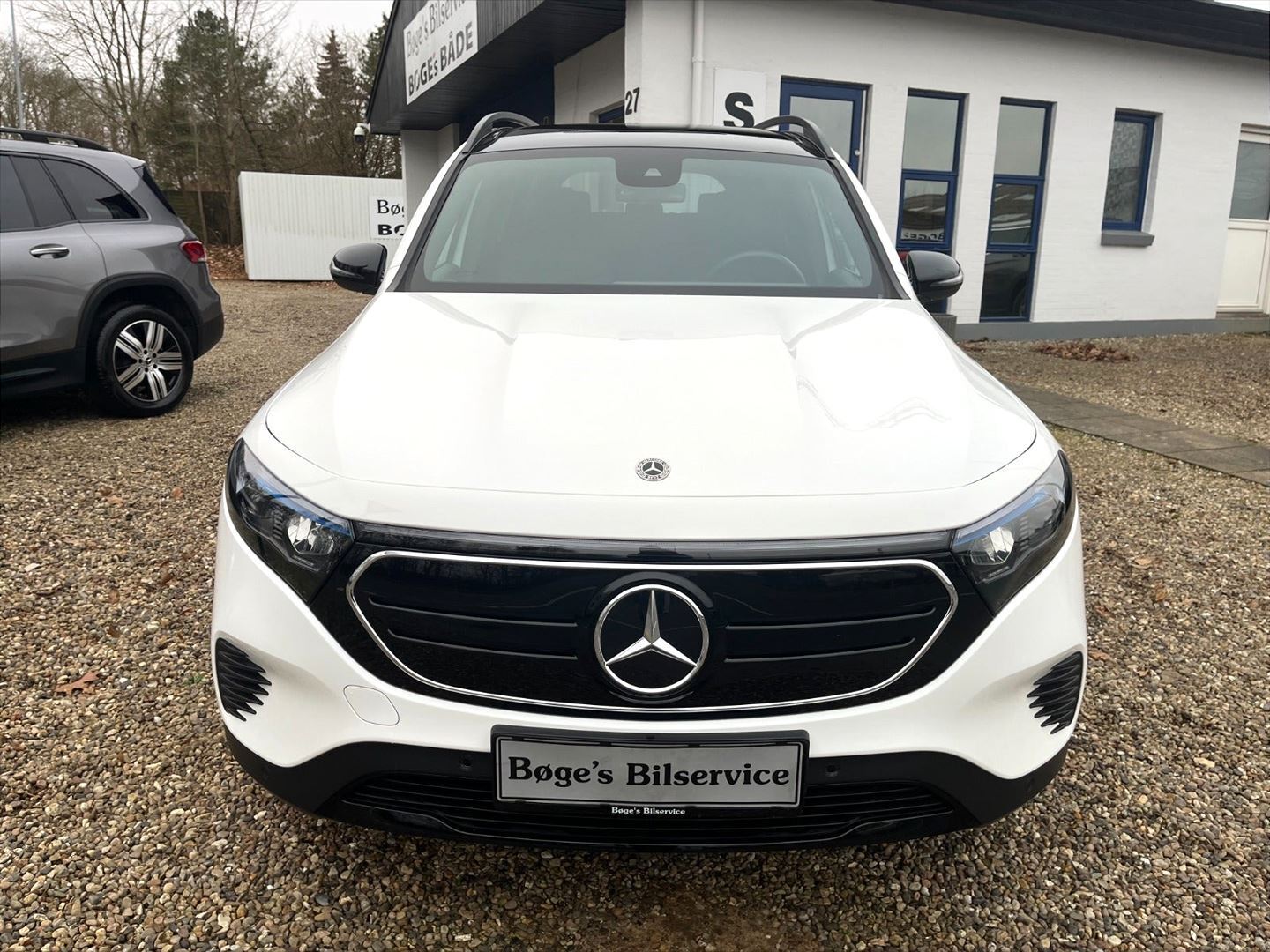 Hvid Mercedes EQB 250 fra 2023