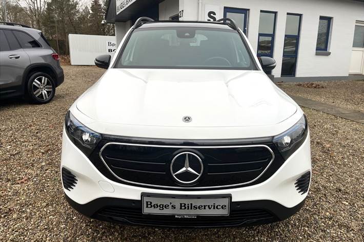 Hvid Mercedes EQB 250 fra 2023