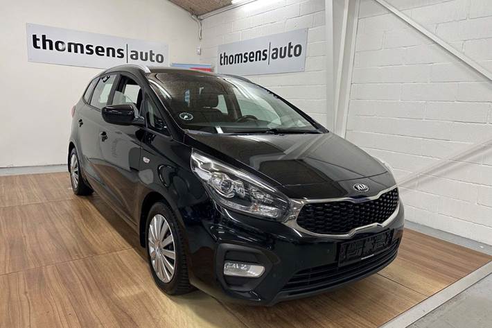 Sort Kia Carens fra 2017 set udefra