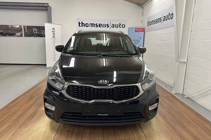 Sort Kia Carens fra 2017 set udefra