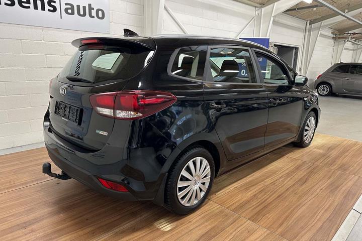 Sort Kia Carens fra 2017 set udefra