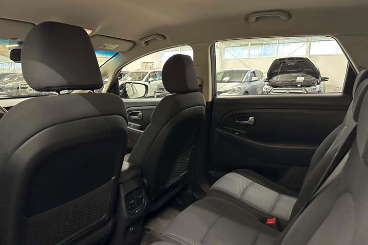 Sort Kia Carens fra 2017