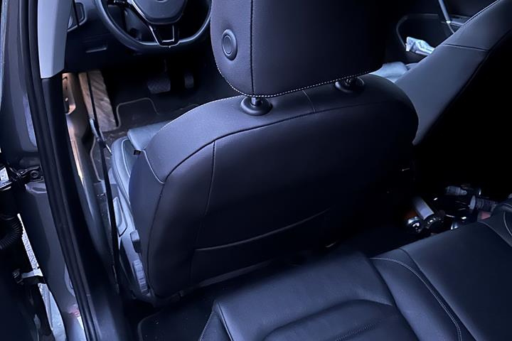 Grå VW Golf fra 2020