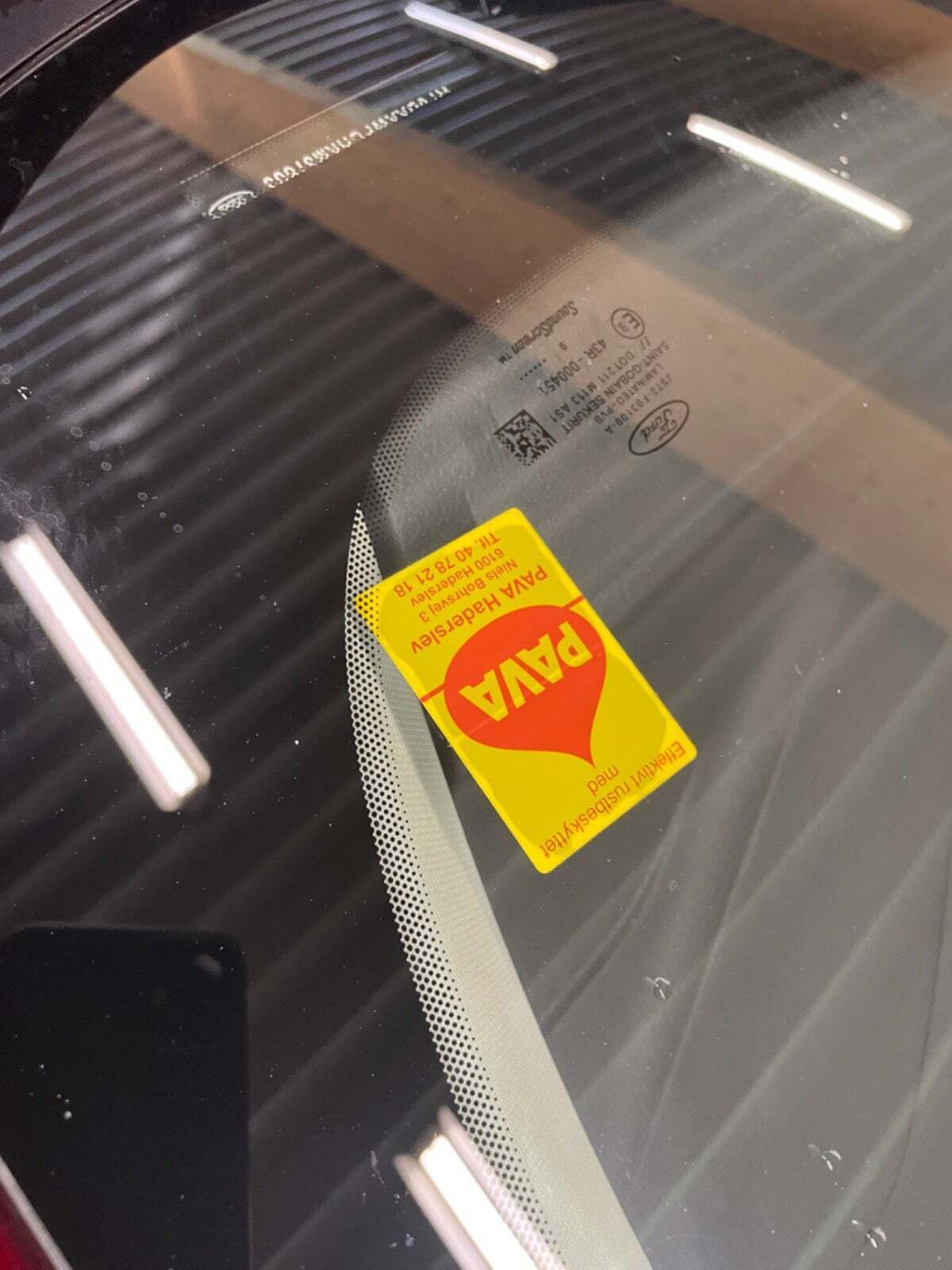 Rød Ford Mondeo fra 2020