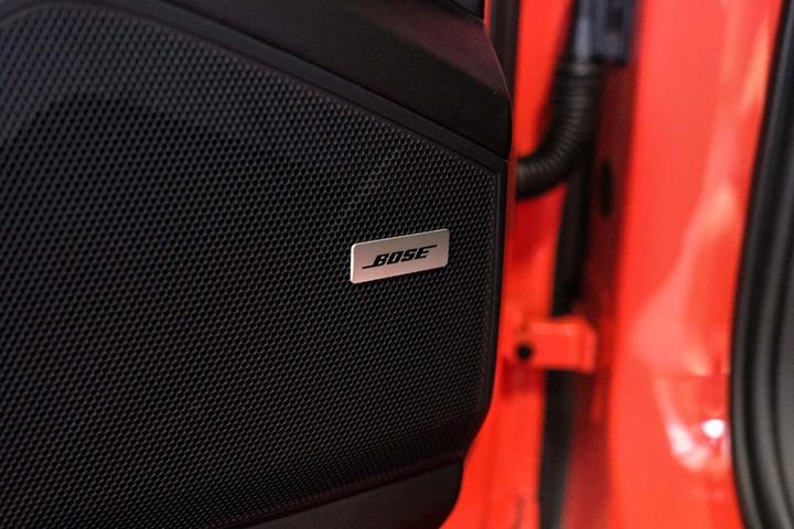 Orange Porsche Cayenne Turbo S fra 2021
