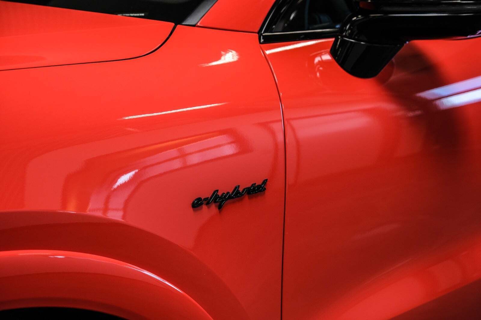 Orange Porsche Cayenne Turbo S fra 2021