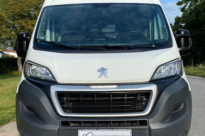 Hvid Peugeot Boxer 335 fra 2017