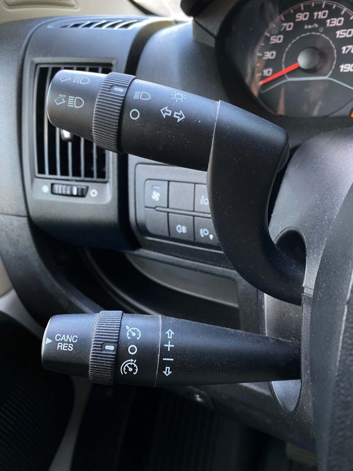 Hvid Peugeot Boxer 335 fra 2017