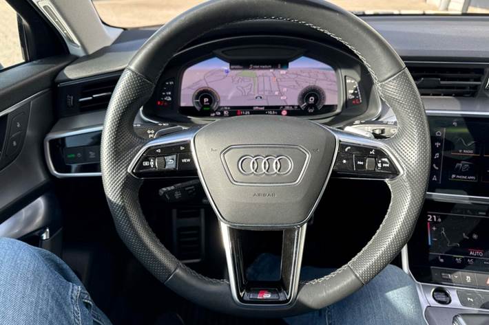 Grå Audi A6 fra 2021