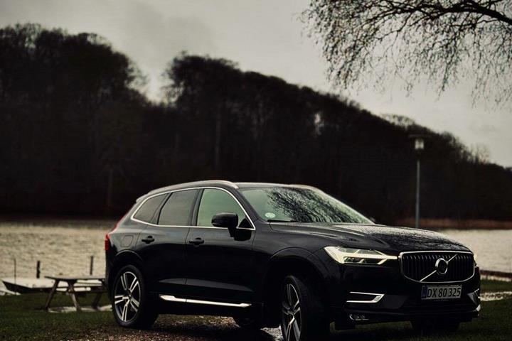 Sort Volvo XC60 fra 2020