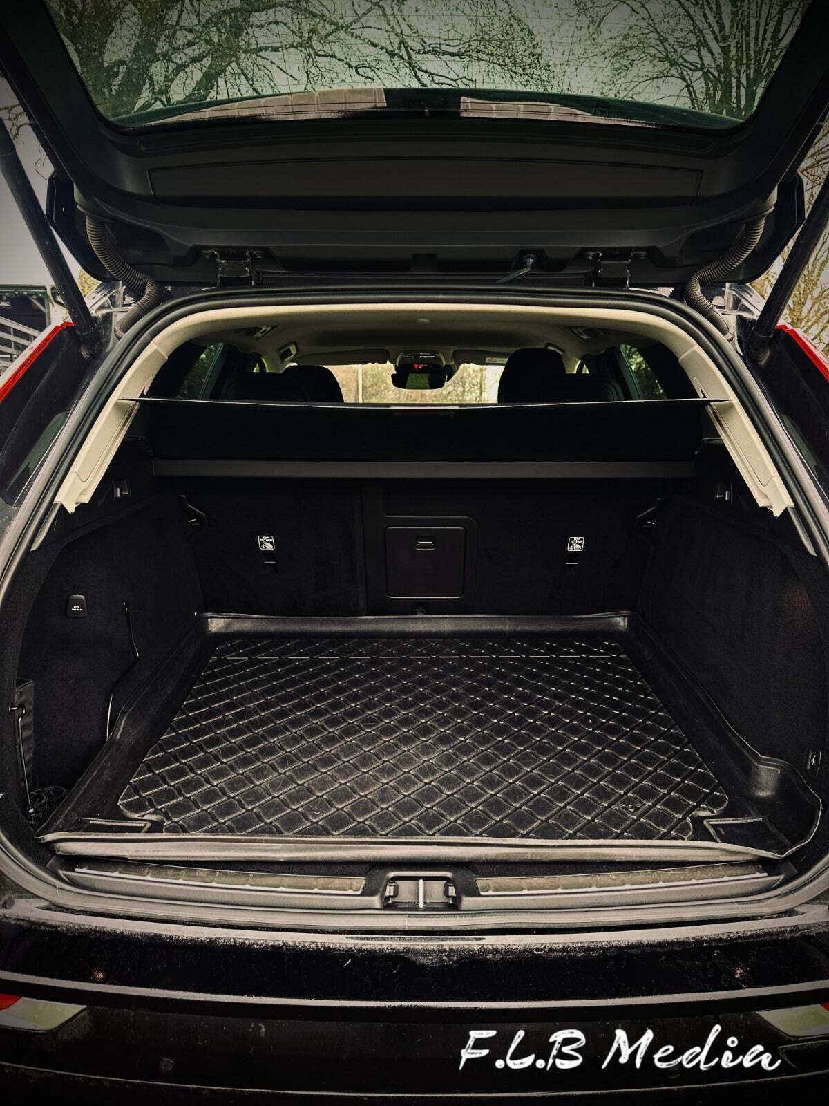 Sort Volvo XC60 fra 2020