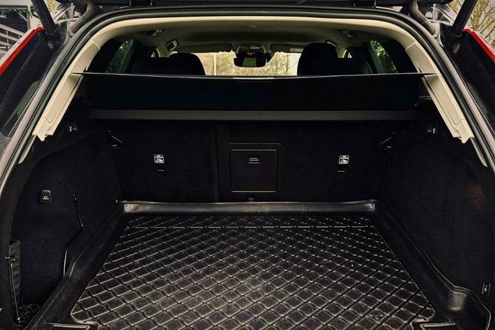 Sort Volvo XC60 fra 2020
