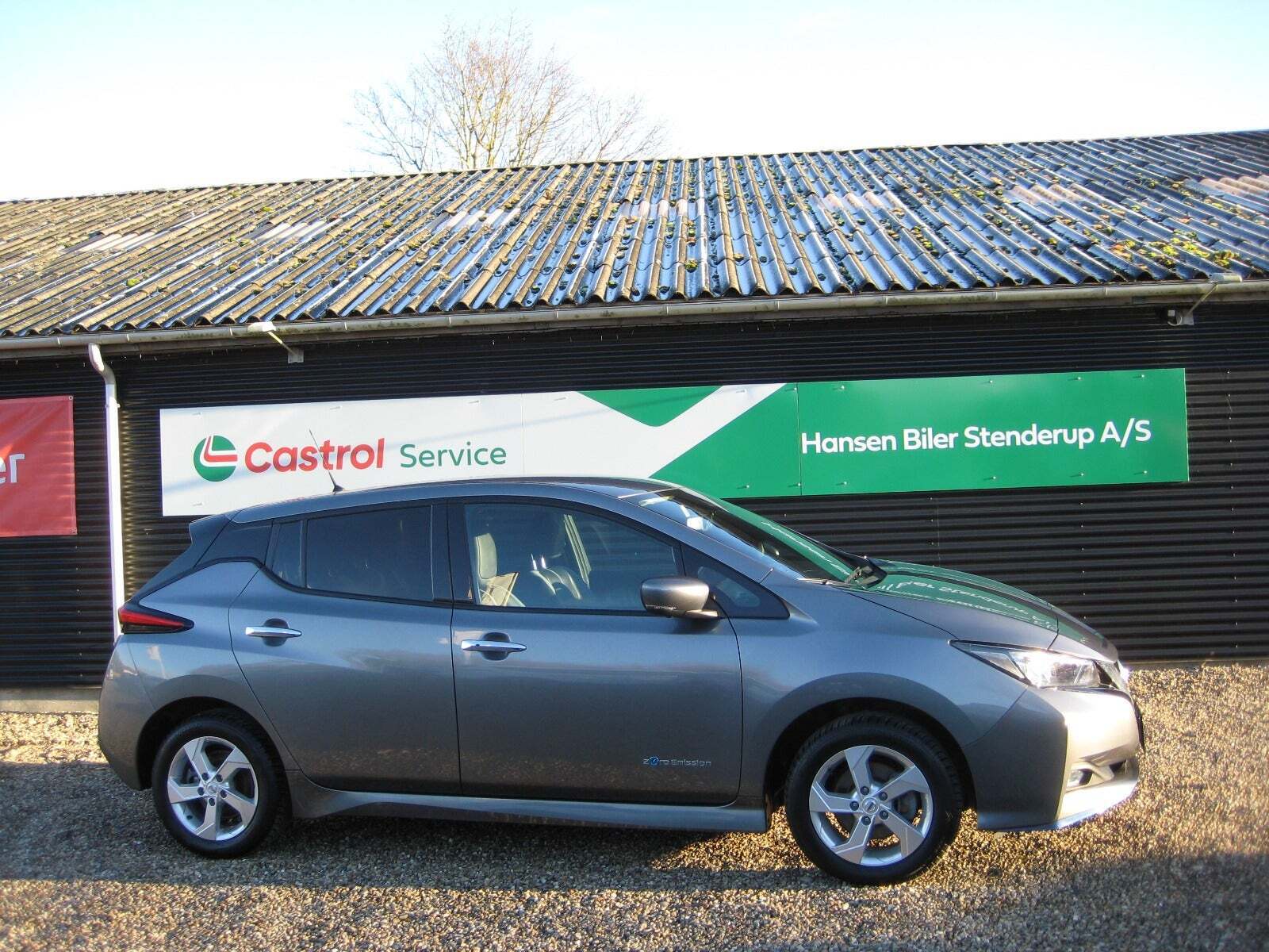 Grå Nissan Leaf fra 2020