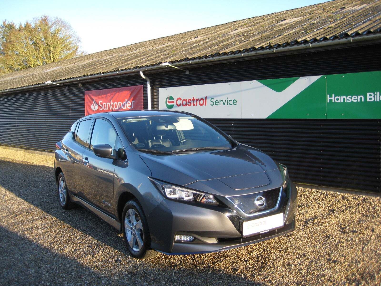 Grå Nissan Leaf fra 2020