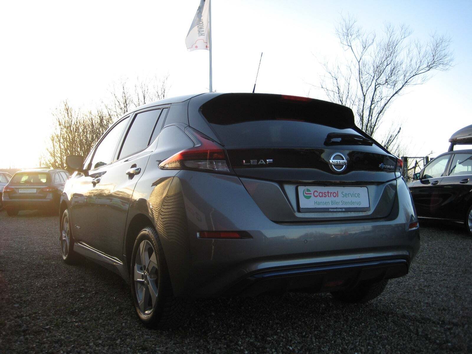 Grå Nissan Leaf fra 2020