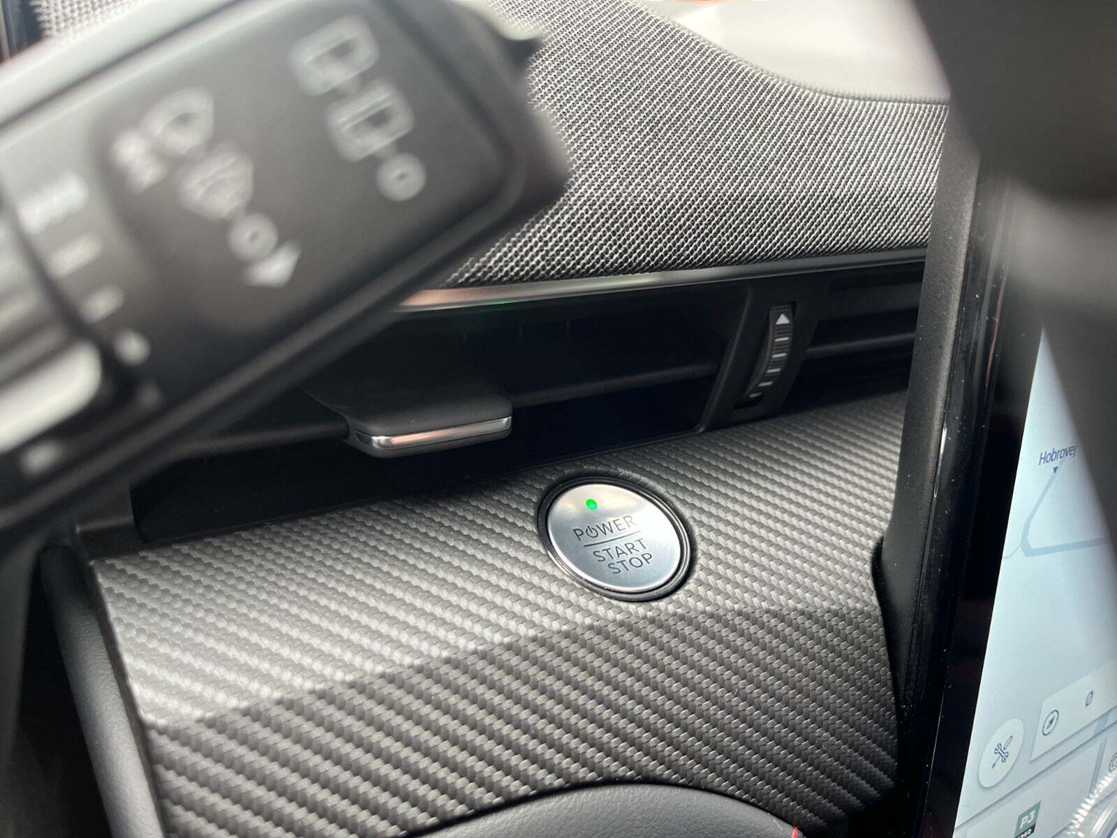 Blå Ford Mustang Mach-E fra 2023