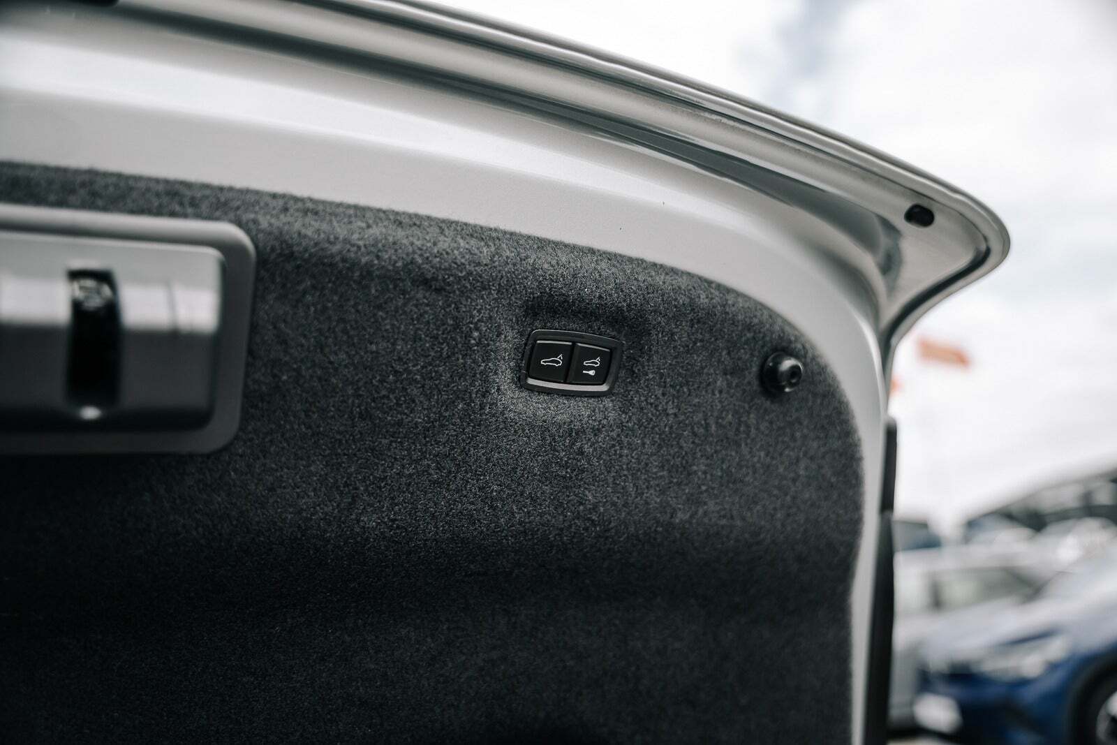 Sølv Porsche Taycan Turbo fra 2020