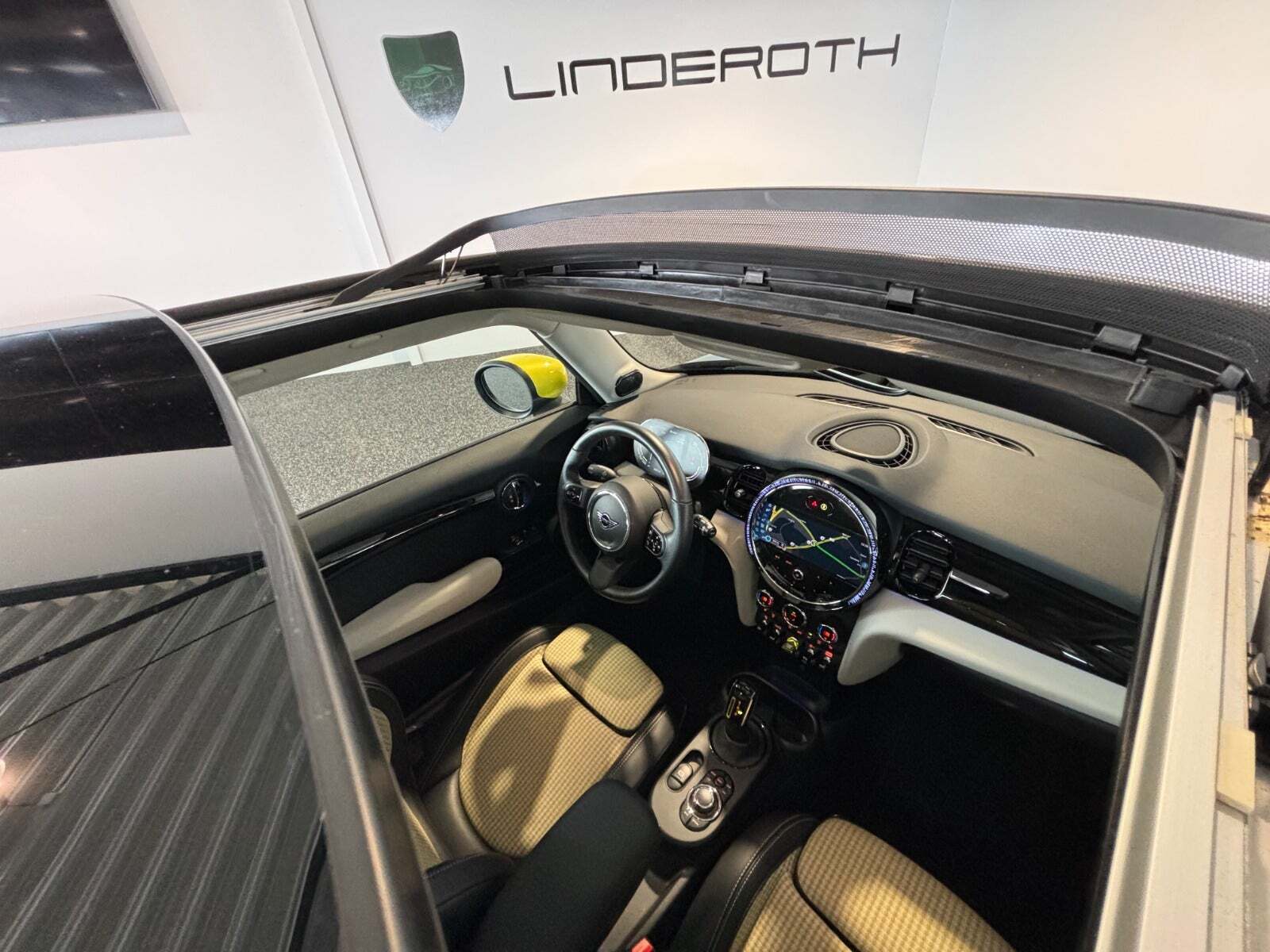 Blå Mini Cooper SE fra 2022