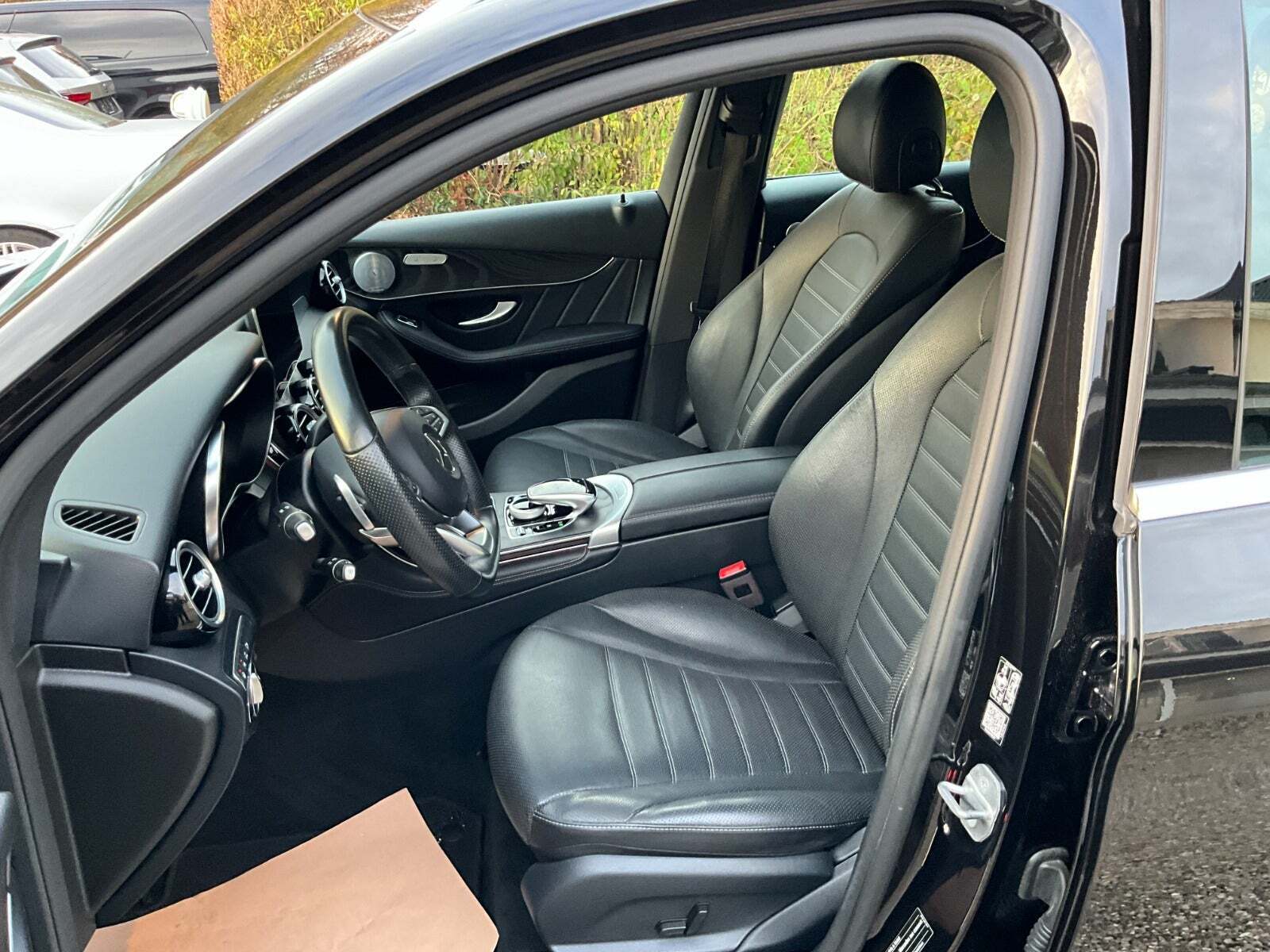 Sort Mercedes GLC350 d fra 2019