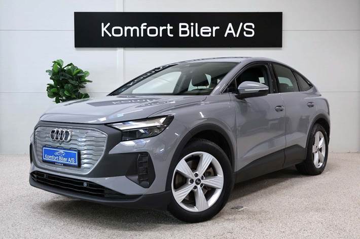 Grå Audi Q4 e-tron fra 2023 set udefra