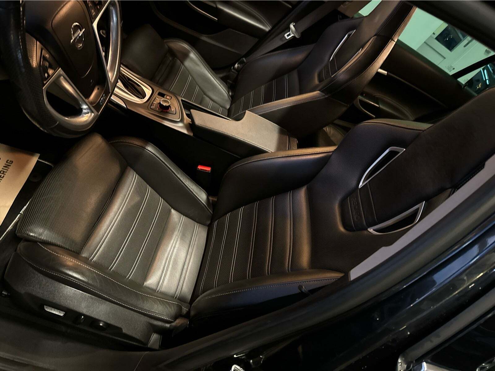 Sort Opel Insignia fra 2011