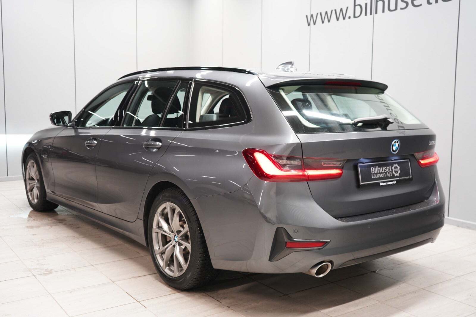 BMW 330e