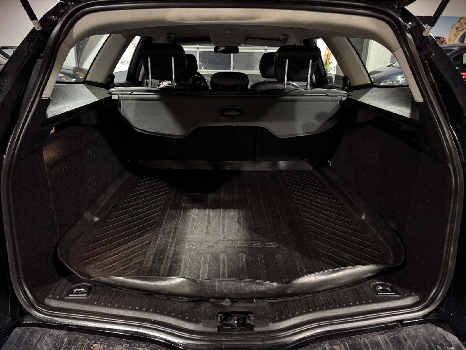 Sort Ford Mondeo fra 2011