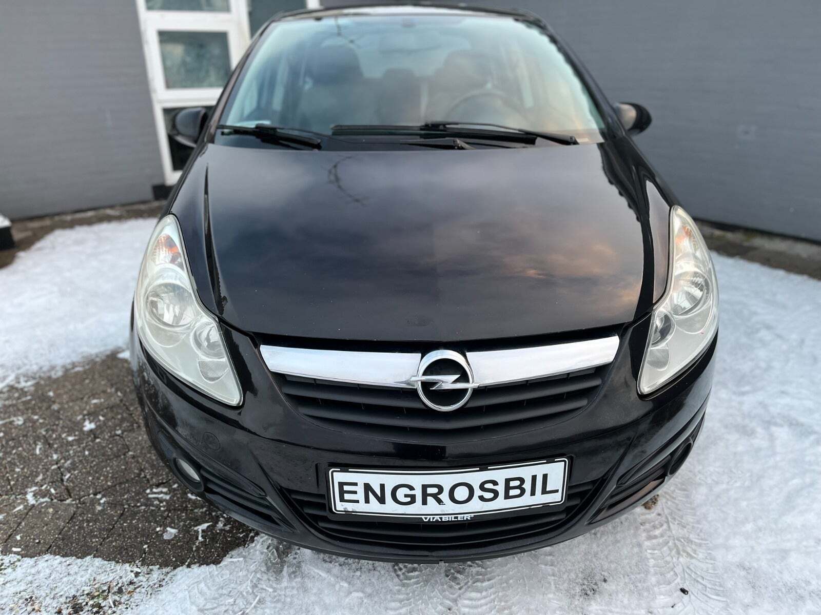 Sort Opel Corsa fra 2010